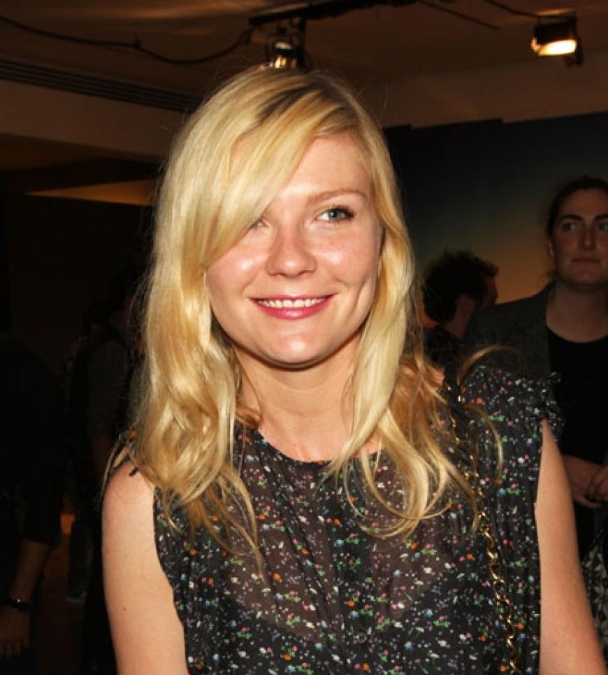 Schauspielerin Kirsten Dunst lässt ihren Pony momentan herauswachsen