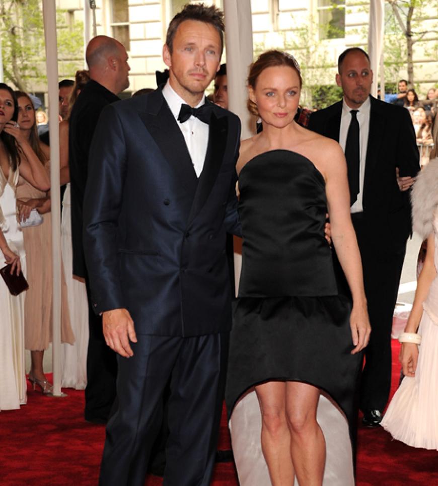 Alles, was in der Mode Rang und Namen hatte, kam ins Metropolitan Museum of Art nach New York: Auch Designerin Stella McCartney war dabei und brachte ihren Ehemann Alasdhair Willis mit