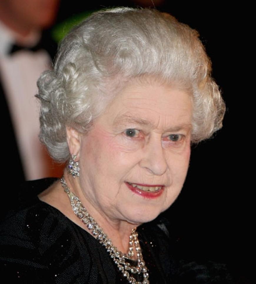 Königin Elizabeth II amüsiert sich in Blackpool. Die Show wird jedes Jahr im Fernsehen übertragen