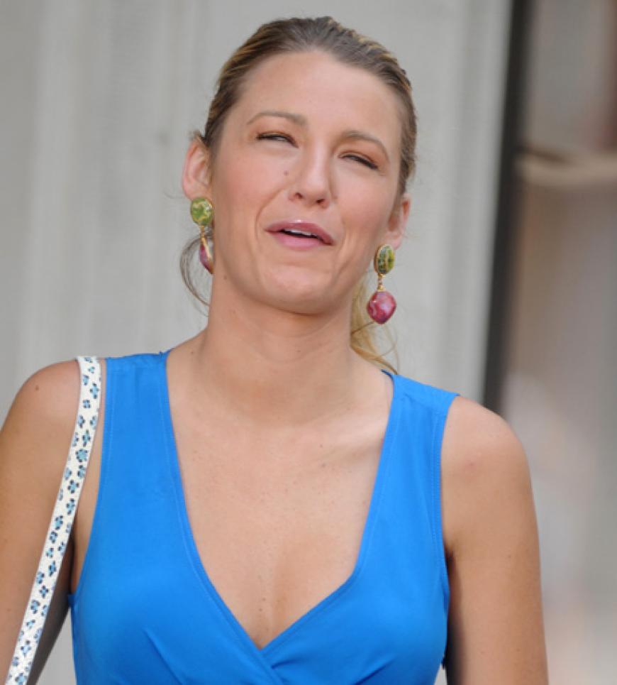 Eigentlich kennen wir Blake Lively immer strahlend schön - doch auch ein Hollywoodstar kann anders. Das beweist die Schauspielerin mit lustigen Grimassen