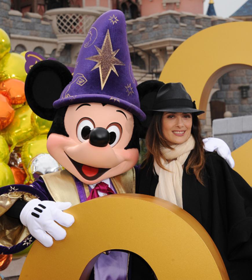 Salma Hayek reiste extra aus Hollywood an um mit Mickey Maus dieses große Event in Disneyland zu feiern