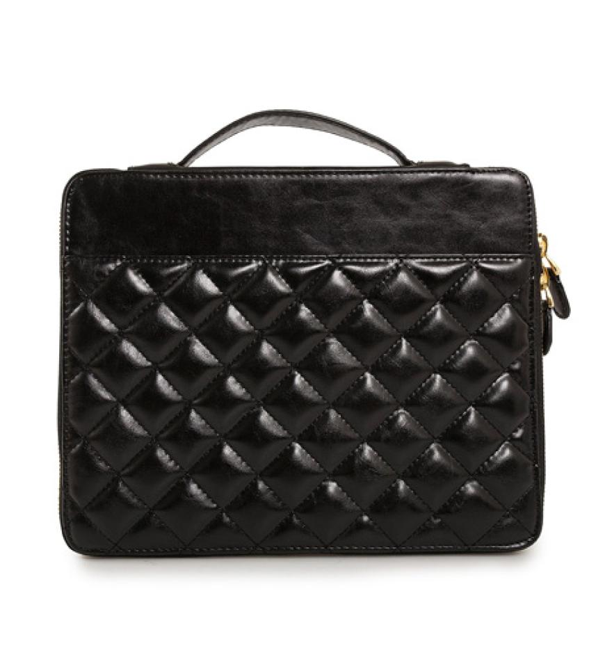 Damit geht's stilsicher ins Büro: Ipad-Tasche von Urban Expression über nelly.de, ca. 85 Euro