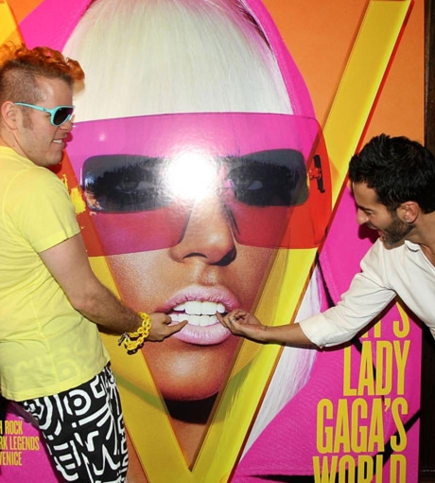 Promi-Blogger Perez Hilton scherzt mit Designer Marc Jacobs