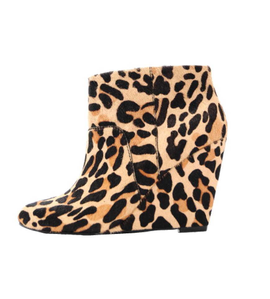 Lovely Leopard bei Mango: Ankle-Boots aus bedrucktem Fell, ca. 130 Euro
