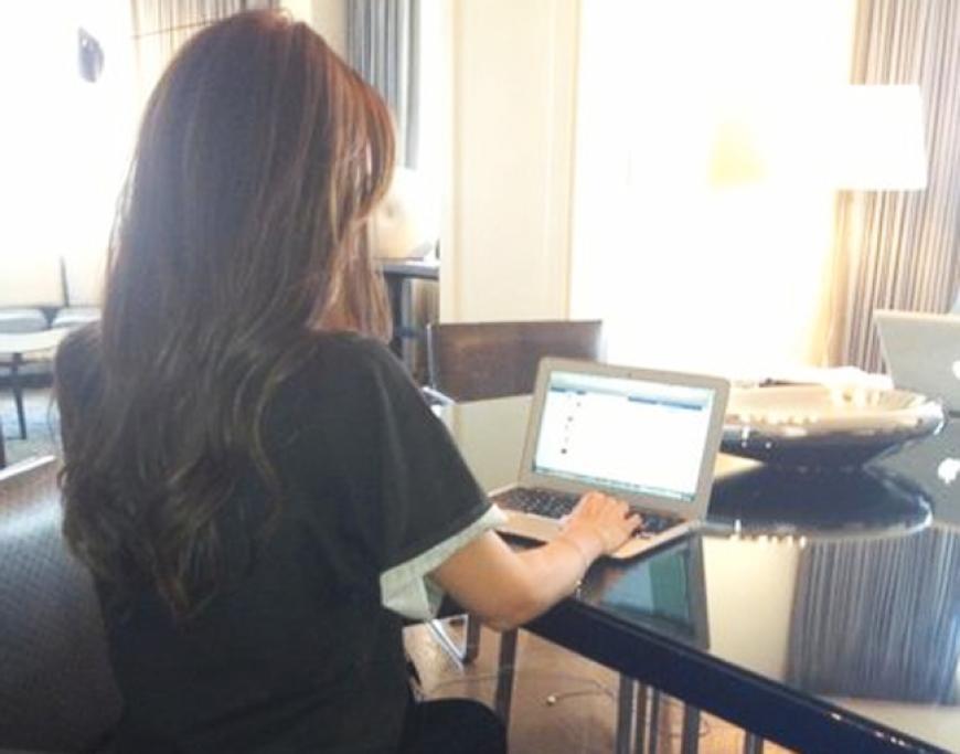 Victoria Beckham ist derzeit auf der Fashion Week in New York. Zwischen den ganzen Vorbereitungen findet sie allerdings noch kurz Zeit, am Elle UK Twitter Chat teilzunehmen´