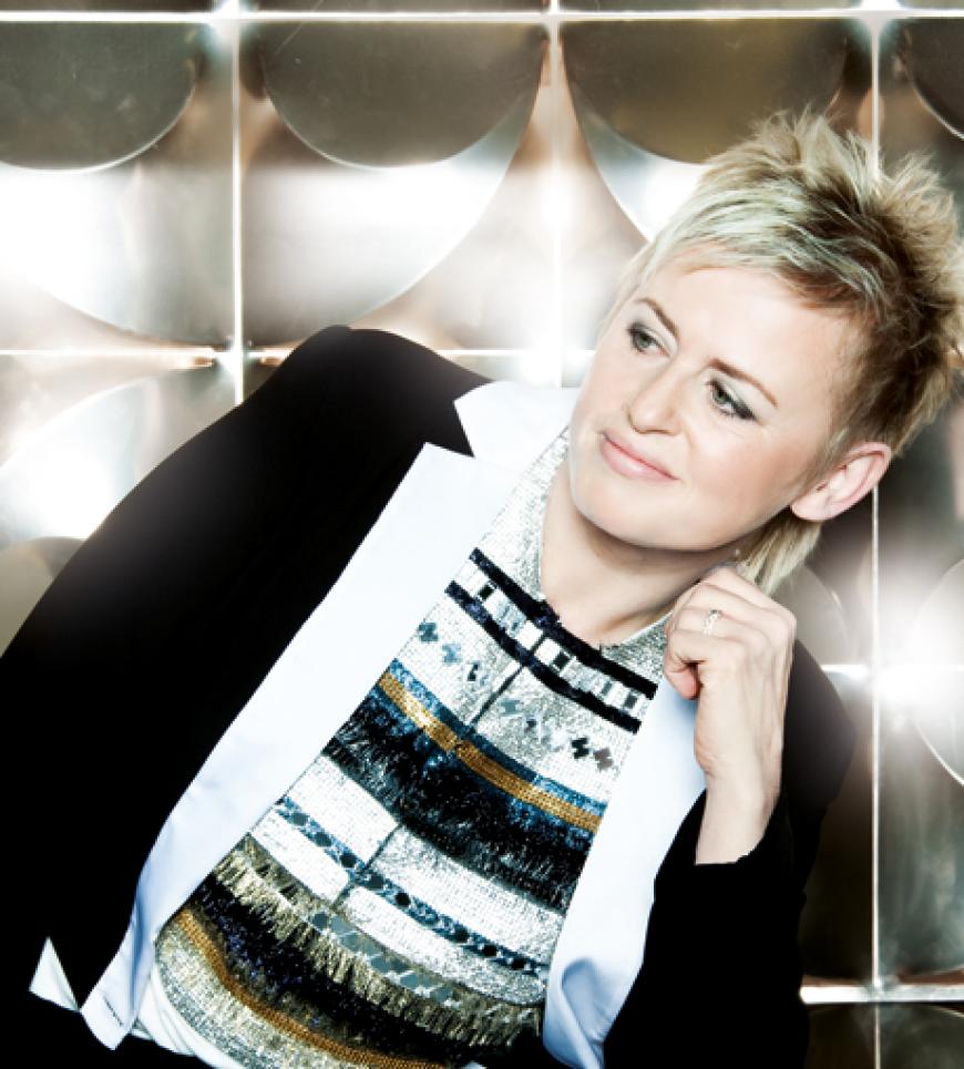 Im Halbfinale singen die Talente erstmals ihre eigenen Songs. Team Nena: Brigitte Lorenz tritt mit