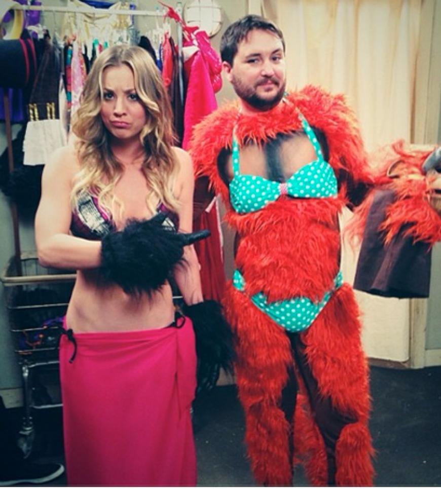 Kaley Cuoco lässt nach ihrem Brust-OP-Outing nackte Tatsachen sprechen Kaley Cuoco lässt nach ihrem Brust-OP-Outing nackte Tatsachen sprechen