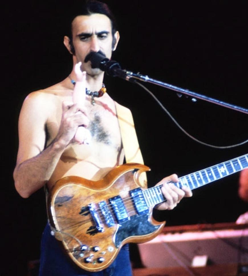 Rocklegende Frank Zappa hatte auch überhaupt kein Mitleid mit seinem Nachwuchs und taufte seine Kinder auf die Namen Diva Thin Muffin Pigeen, Dweezil und Moon Unit