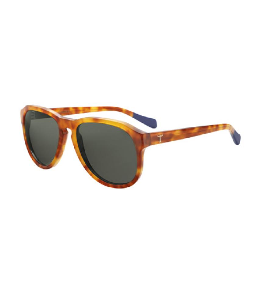 17. Juli 2012: Augenweide! Mit der Sonnenbrille ziehen Sie neidische Blicke an.Sonnenbrille in Horn-Optik von Triwa, ca. 130 Euro