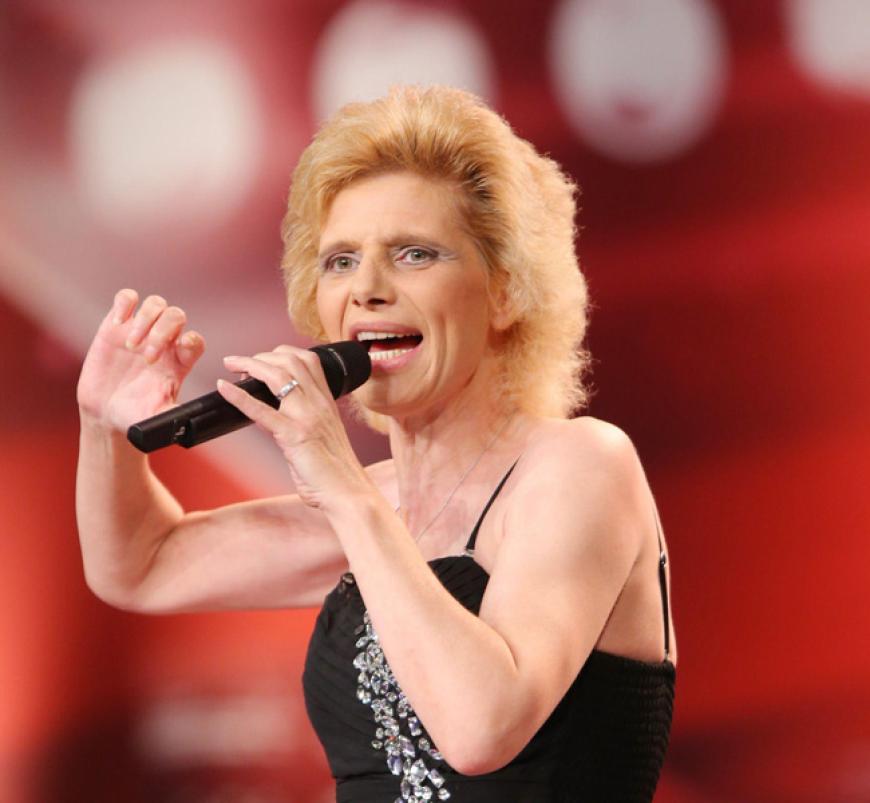 Iris Deichmüller will mit Schlager punkten, doch stattdessen floppt sie total