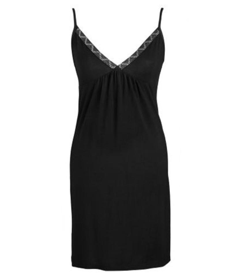 Dabei reicht die Palette von super-sexy bis nostalgisch-klassisch, von Triangel-Bikini bis Strandkleid