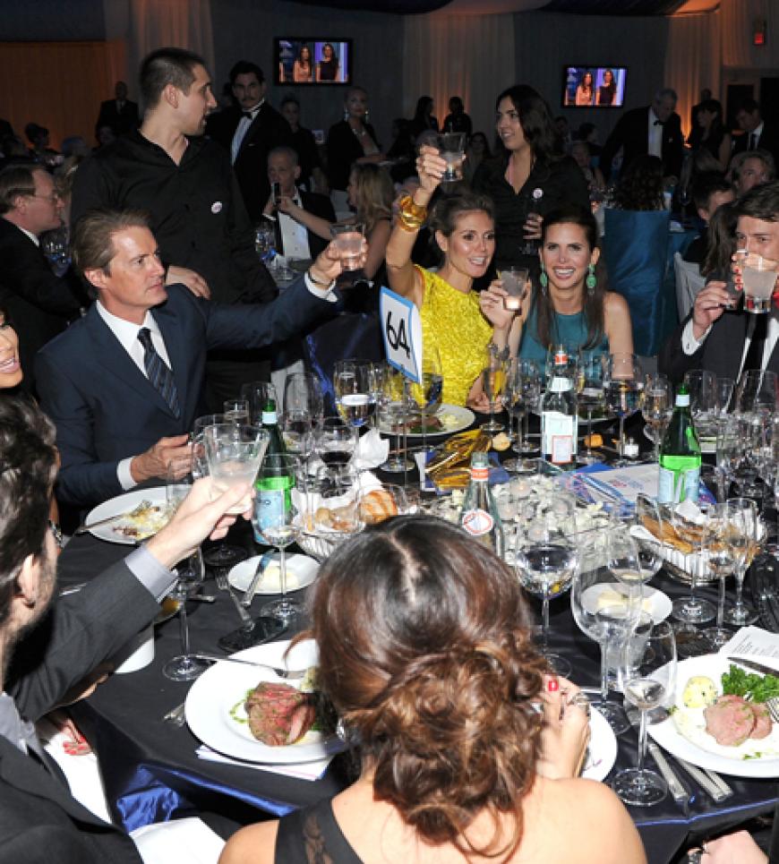 Auf der Elton John Aids Foundation Party, die jährlich nach den Oscars stattfindet, feierten Schauspieler Kyle MacLachlan und Heidi Klum gemeinsam an einem Tisch