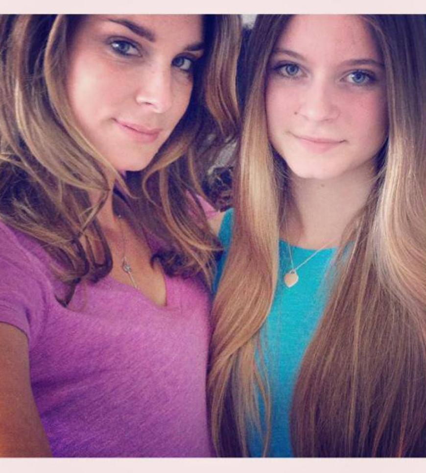 Claudelle Deckert postete dieses Bild von sich und ihrer Tochter bei Facebook