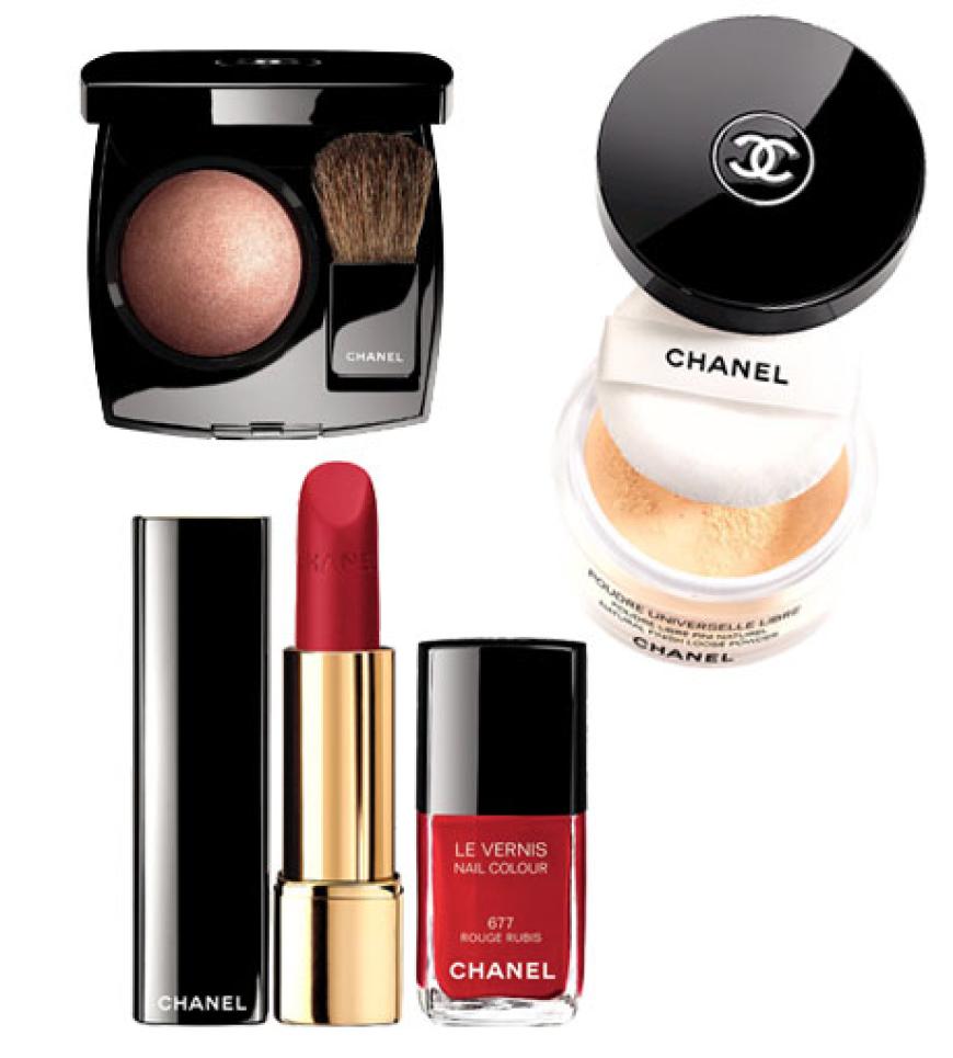 Der Chanel-Look für den Winter 2013 hat es uns angetan. Satte und verführerische Farben, für Lippen und Nägel, funkelnde Nuancen für Augen und Wangen und Perlenschimmer für´ Teint und Dekolleté