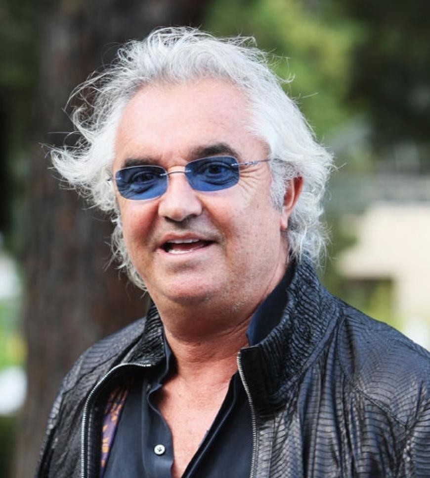 Flavio Briatore trug die Brille in der Farbe seines Formel 1-Rennstalls Renault