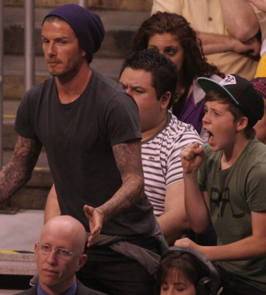 Die Beckhams verpassen nur selten ein Spiel ihrer Lieblingsmannschaft, den LA Lakers. Sowohl David als auch sein ältester Sohn Brooklyn feuern wie echte Fans an