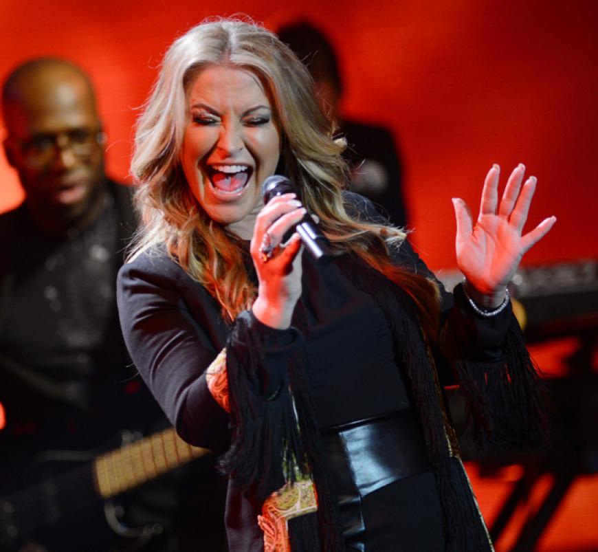 Anastacia performte auf der Bühne und begeisterte das Publikum