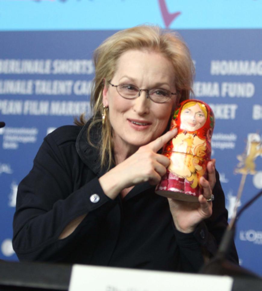Meryl bekommt bei der Pressekonferenz zu ihrem neuen Film