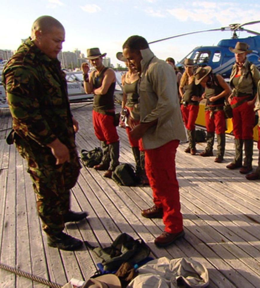 Es geht los! Vor Abreise in den Dschungel werden die Kandidaten noch einmal genau unter die Lupe genommen - schmuggelt jemand etwas mit ins Camp?