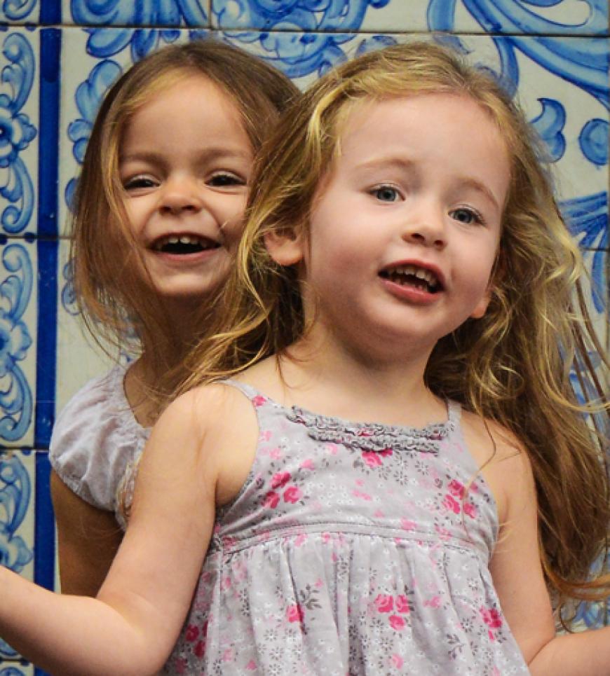 VIP-Kinder im Doppelpack: das sind die beiden Töchter Marion und Tabitha von Superstar Sarah Jessica Parker!