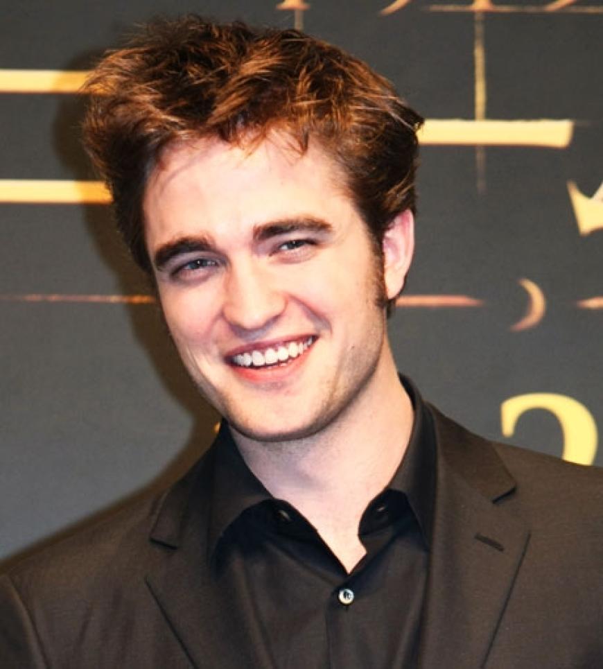 Ein charmantes Lächeln für die Kameras. Robert Pattinson weiß, wie er die Herzen erobern kann