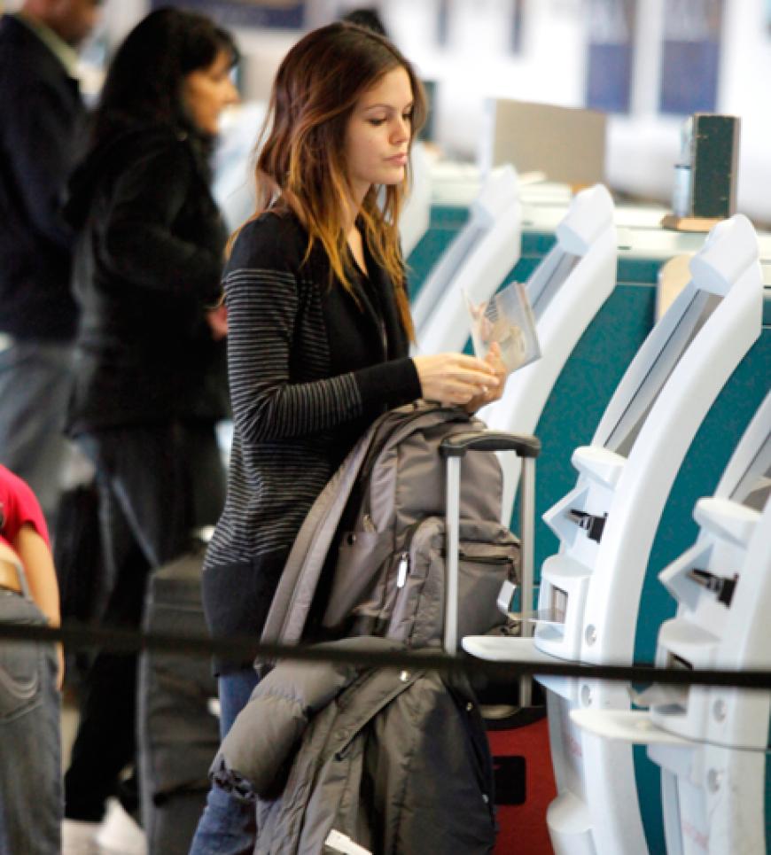 Erwischt! US-Star Rachel Bilson checkt am Flughafen von Los Angeles ein