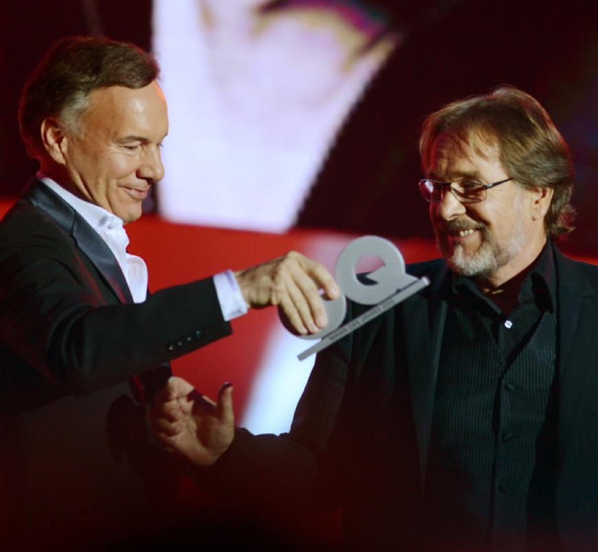 Schauspieler Götz George (r.) wird mit dem Preis