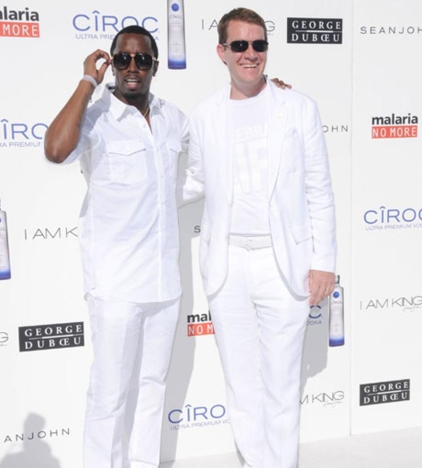 Sean Combs begrüßt seinen Gast Scott Case