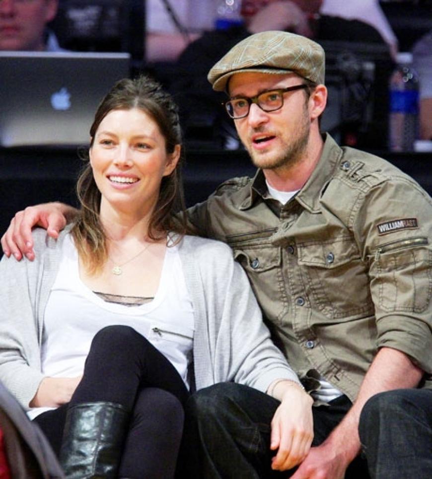 Justin Timberlake mit seiner Liebsten Jessica Biel. Zusammen macht das Anfeuern einfach mehr Spaß