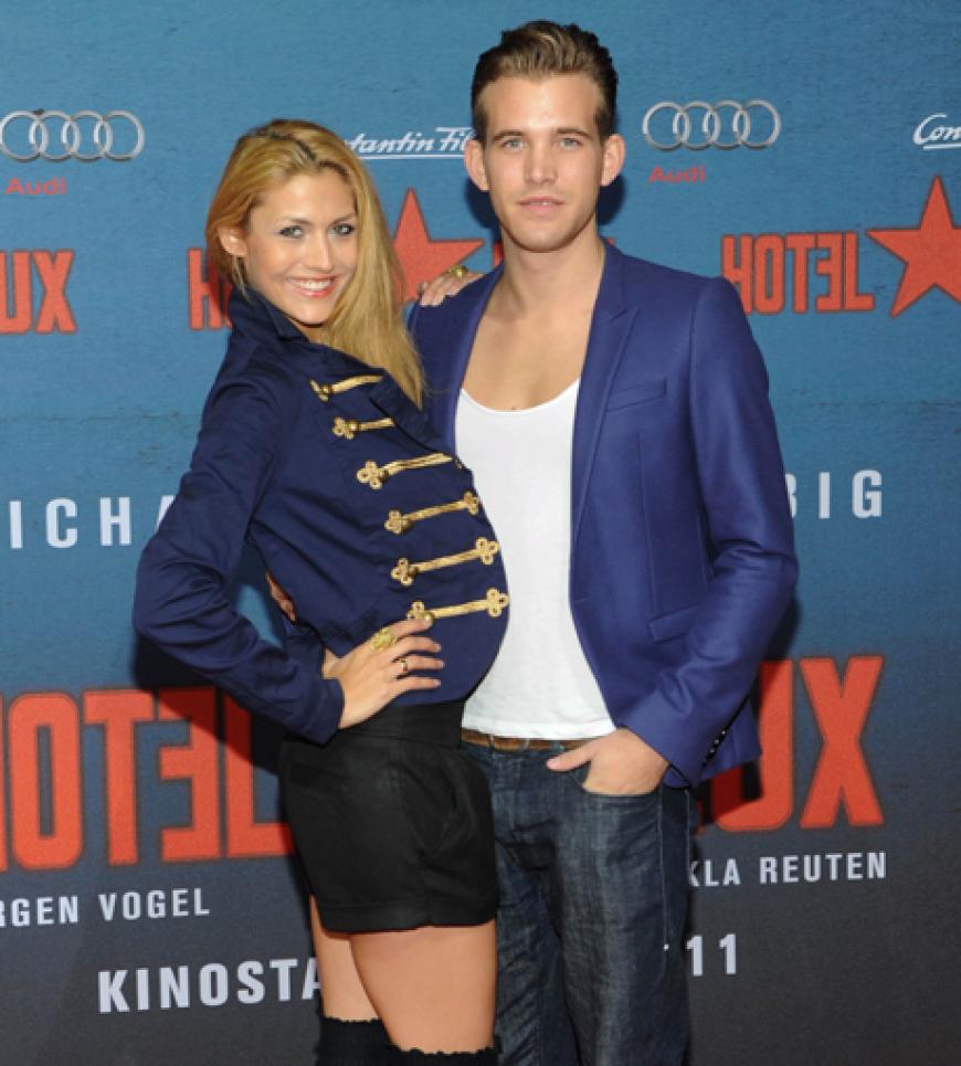 Ebenso wie Model Fiona Erdmann. An ihrer Seite - und in passendem Outfit -´ Max Madison
