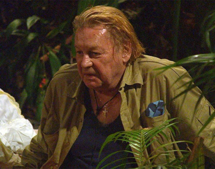 Schock am Ende: Nach nur zwei Tagen muss Helmut Berger, 69, das Camp auf Anraten von Dr. Bob verlassen. Die Hitze von über 50 Grad in Australien ist einfach zu gefährlich für seinen Kreislauf. Schade!