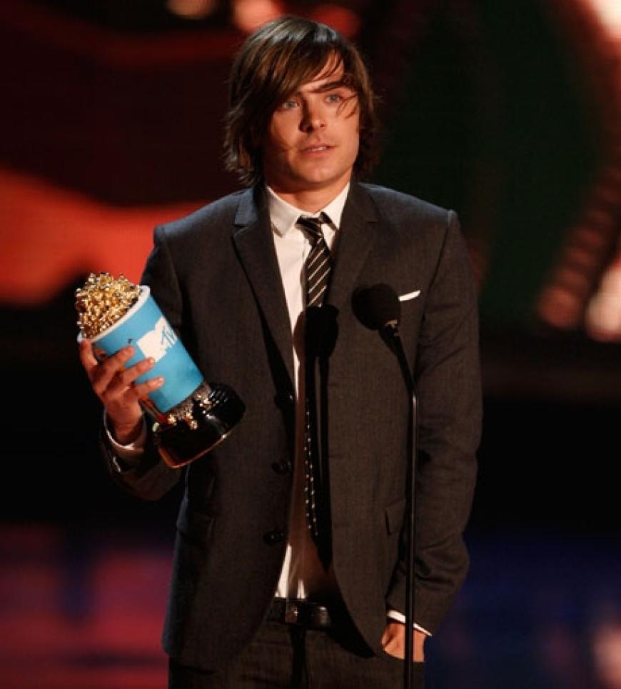 Cooler Typ: Zac Efron nimmt seinen Movie Award für