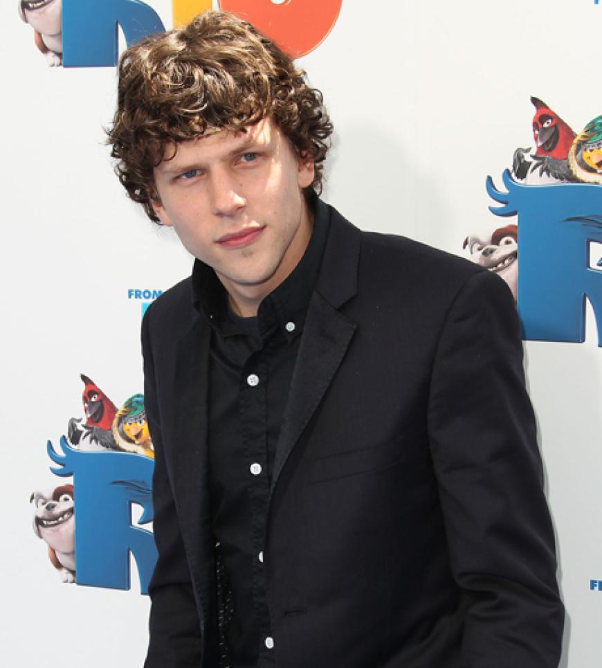 In dem niedlichen Animationsfilm spielen Papageien die Hauptrolle. Schauspieler Jesse Eisenberg spricht die Stimme von Papagei