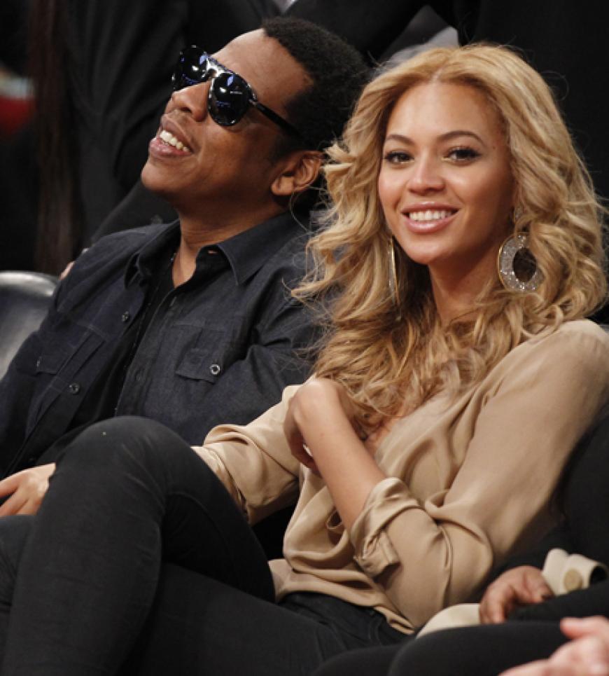 Hinter dem Künstlernamen Jay-Z steckt der Name Shawn Corey Carter. Ehefrau Beyoncé Knowles heißt gebürtig Beyoncé Giselle Knowles.