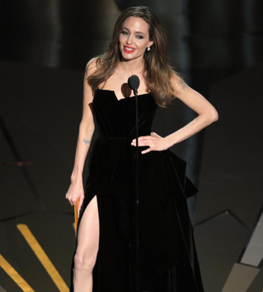 Sexy: Angelina Jolie hält eine Laudatio