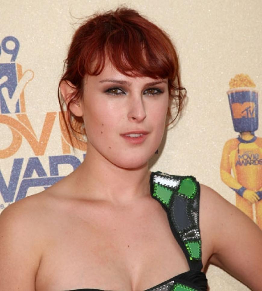 Rumer Willis trägt immer noch rote Haare und fiel bei den Movie Awards auf