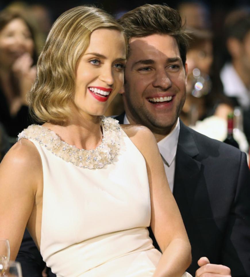 Süß: Emily Blunt sitzt bei John Krasinski auf dem Schoß
