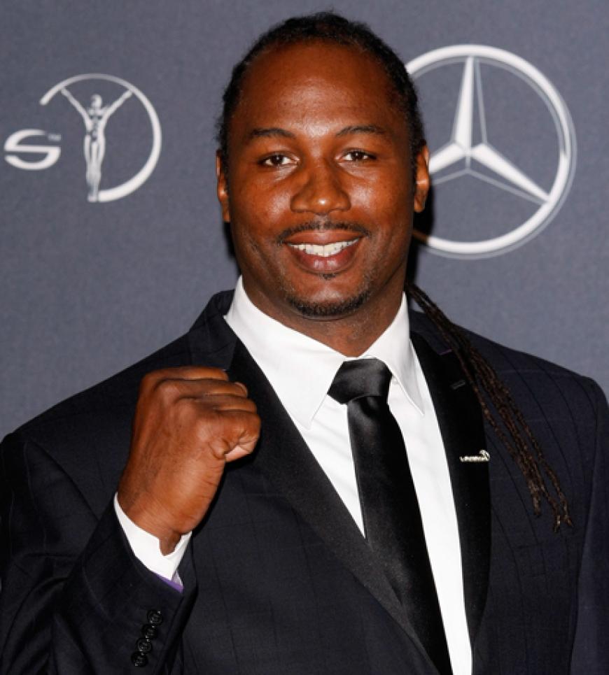 Zeigt die Faust: Lennox Lewis