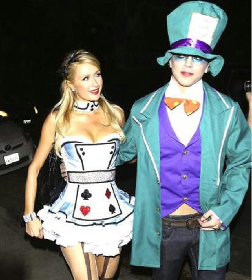 Paris Hilton komplettiert das Märchen. Gemeinsam mit ihrem Model-Freund besuchte sie eine Party als