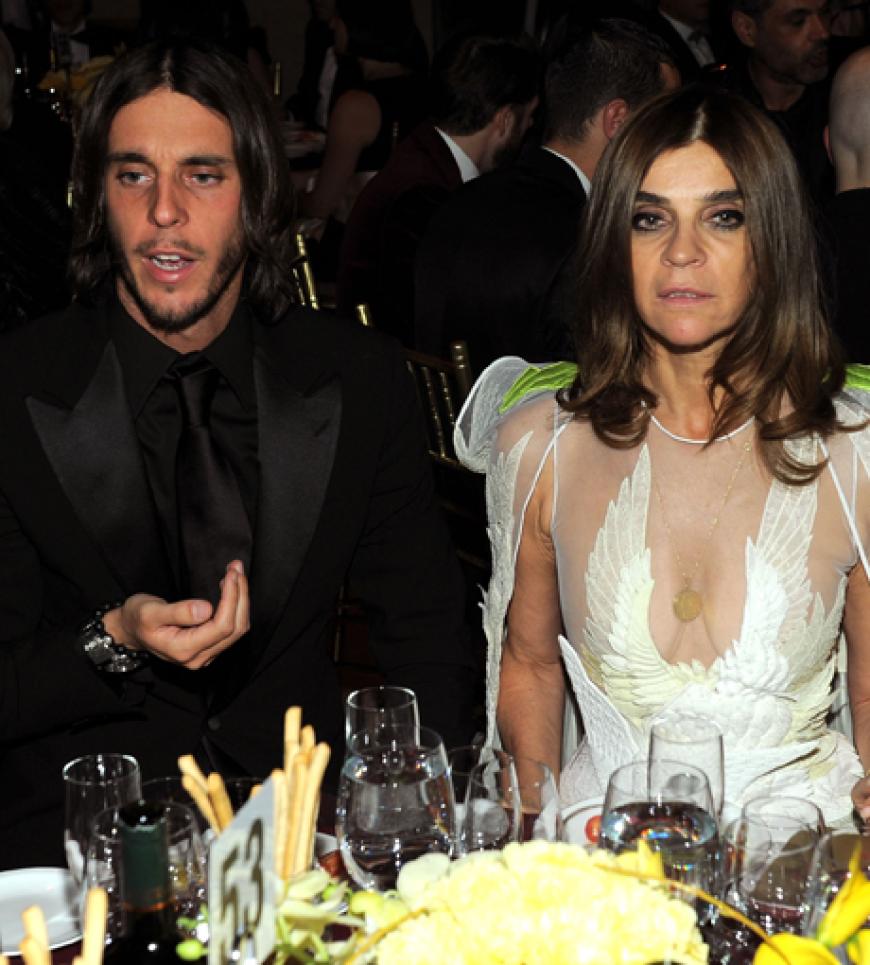 Nicht nur ein glamourösen Event - sondern eine Veranstaltung mit ernstem Hintergedanken. Die amfAR-Gala findet jährlich statt und setzt sich für die Aids-Forschung ein. Carine Roitfeld kam mit ihrem Sohn Vladimir