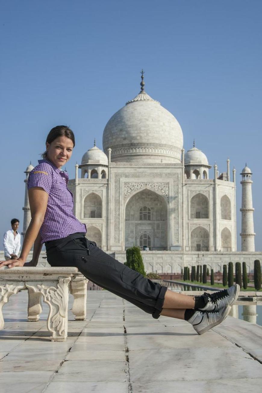 Jessica vor dem Wahrzeichen Indiens, dem Taj Mahal