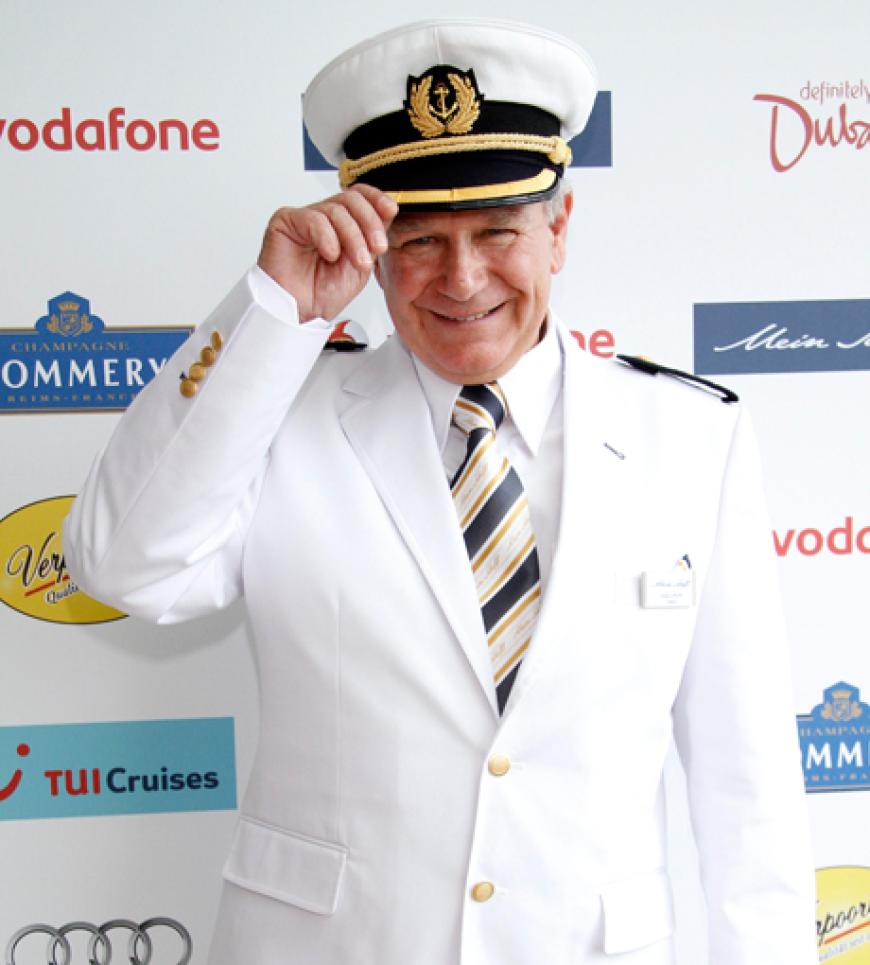 Kapitän Kjell Holm begrüßte die prominenten Gäste höchstpersönlich