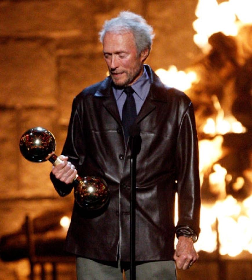 Und zwar an Clint Eastwood, ein wahrlich echter Mann, der den Männerpreis mehr als verdient hat