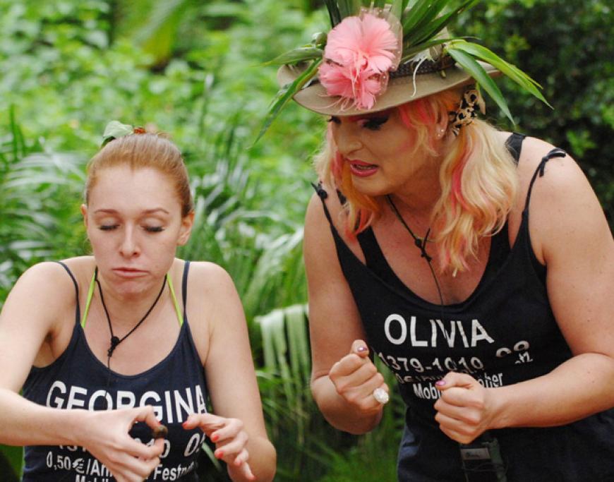 Wegen ihrer falschen Antwort bekommt danach Georgina drei Schnecken ohne Haus, serviert: