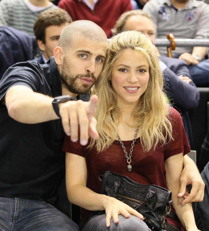 Gerard Pique ist sehr besitzergreifend und duldet keinen Kontakt zwischen Shakira und anderen Männern Gerard Pique ist sehr besitzergreifend und duldet keinen Kontakt zwischen Shakira und anderen Männern