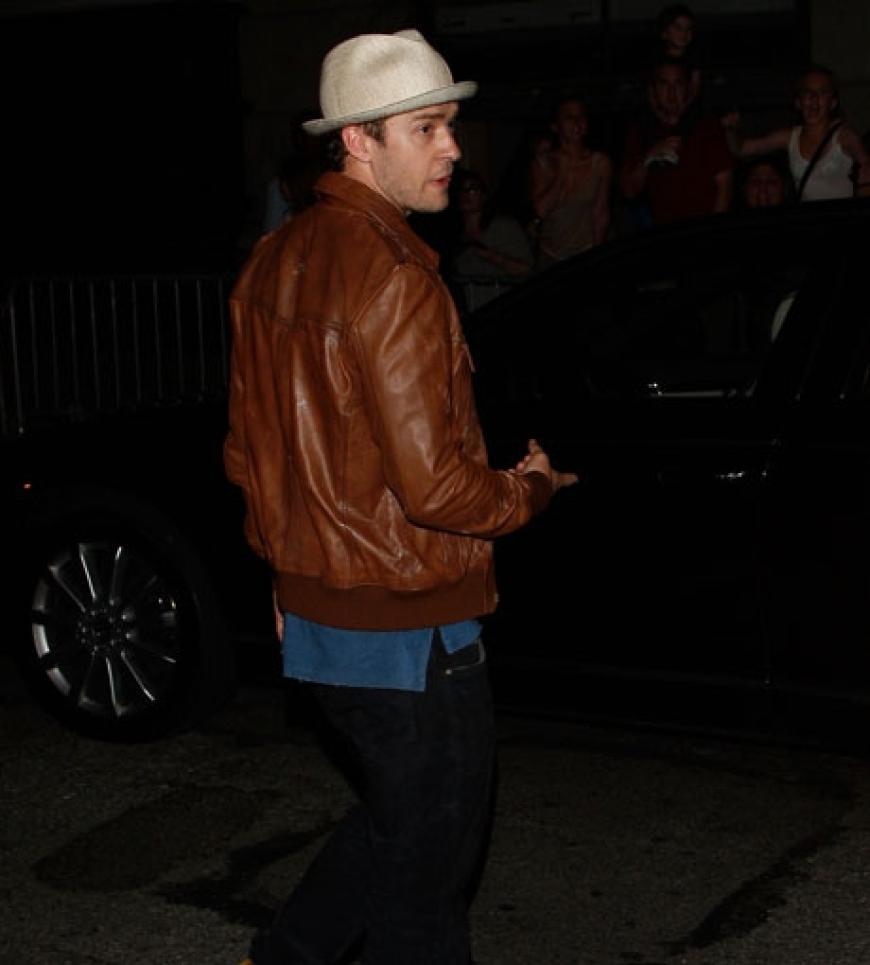 Justin Timberlake ließ sich das Spektakel in New York natürlich nicht entgehen. Aber wo ist seine hübsche Freundin Jessica Biel? Die Gerüchte halten sich hartnäckig, dass es in der Beziehung kriselt ...