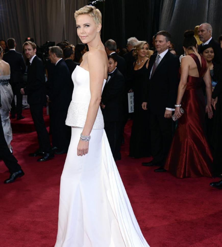 Bei der Kleiderwahl die Nase vorn hatte´ Charlize Theron, die in