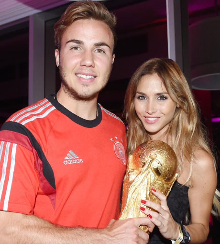 Super! Mario Götze ist stolz wie Oskar und hat sich eine ausgelassene Feier mit Freundin Ann-Kathrin Brömmel mehr als verdient