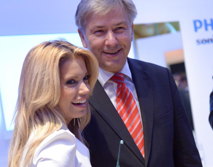 Am Freitag, 31. August 2012, wurde in Berlin die IFA (Internationale Funkausstellung) eröffnet. Auch zahlreiche Promis werden in der kommenden Woche erwartet. Berlins Regierender Bürgermeister Klaus Wowereit und Sylvie van der Vaart machen den Anfang