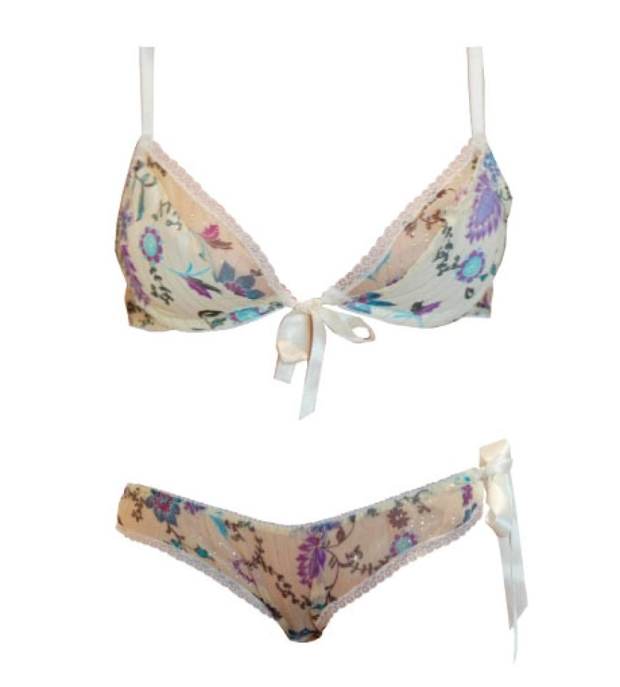 Glanzeffekte von Gilda & Pearl,
BH ca. 65 Euro, Slip ca. 30 Euro